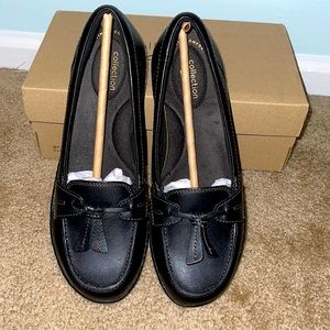 NWT. Clarks loafer size 7.5 NARROW